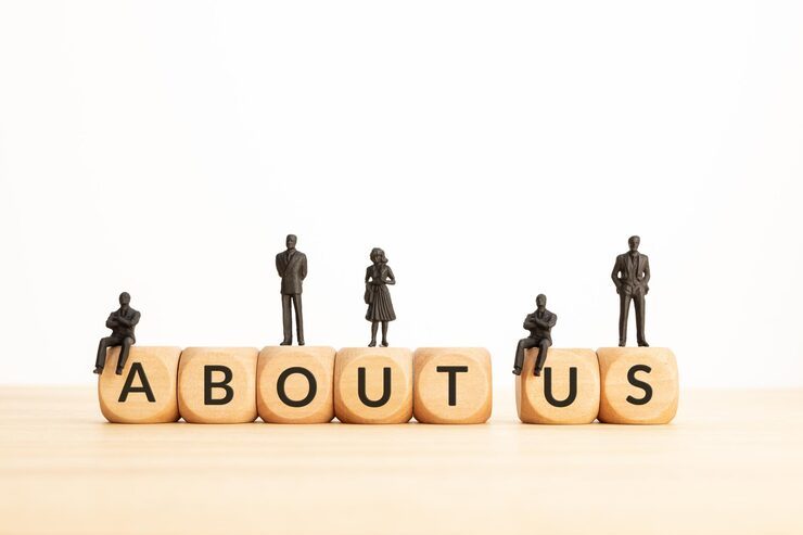 About us: team collaborating with analytics dashboard, purple and gold accents